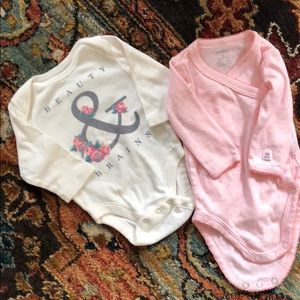 Set of 2 Long Sleeve onesies 0-3 month